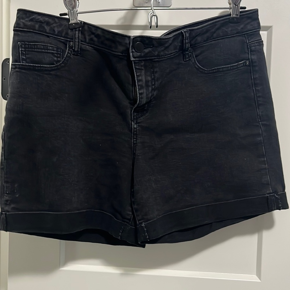 Versona, black denim, shorts.